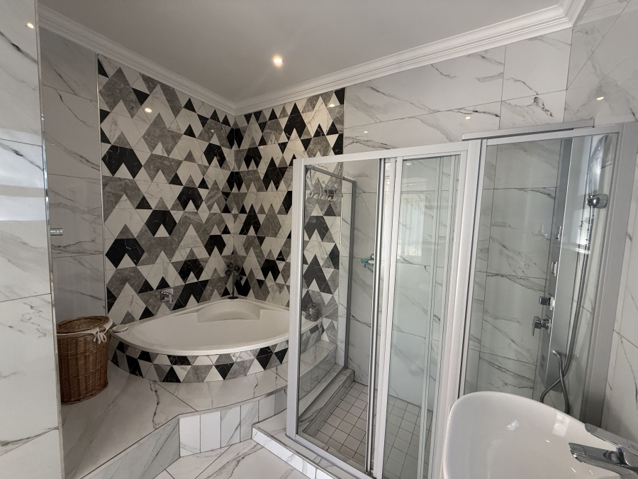 5 Bedroom Property for Sale in The Islands Estates North West
